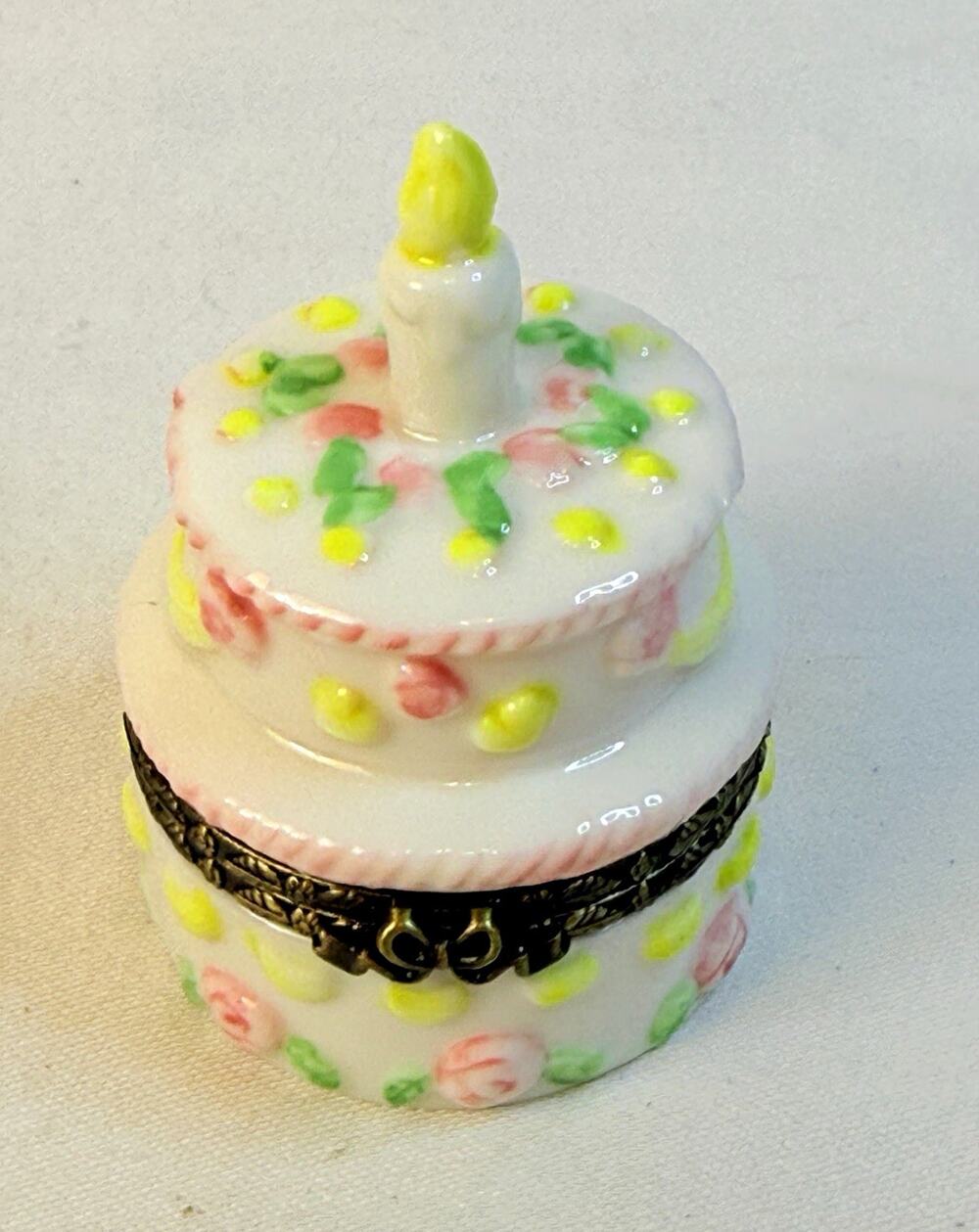Herco My Hinged Box Collection Cake Shaped Floral Hinged Trinket Box China